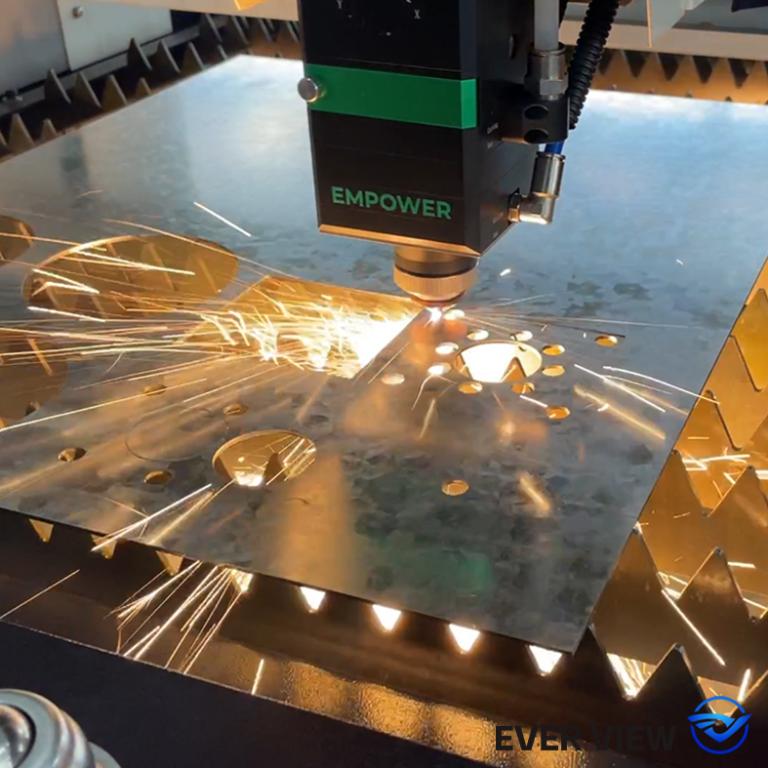 Como as máquinas de corte a laser alcançam um processamento de alta precisão: EVER VIEW Machinery desmonta os principais pontos do processo.