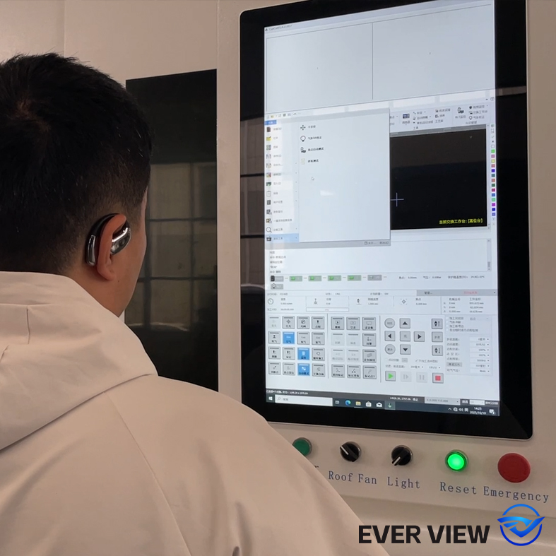 EVER VIEW a nova geração de máquinas de corte a laser inteligentes entra em operação, atualizando os recursos de monitoramento remoto para compatibilidade com a Indústria 4.0.